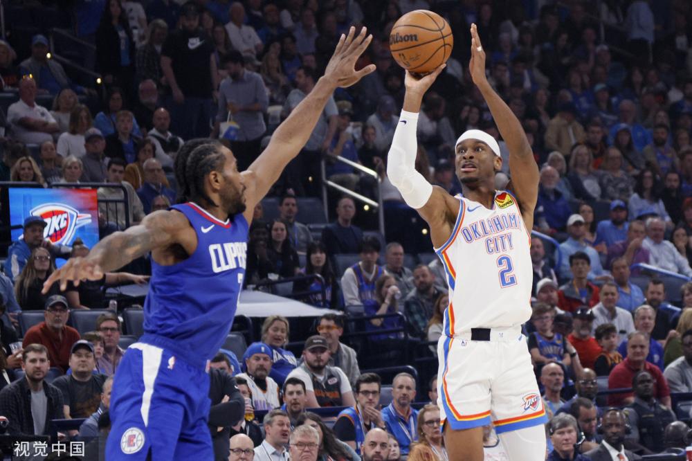 更是凭借出 更是凭借出